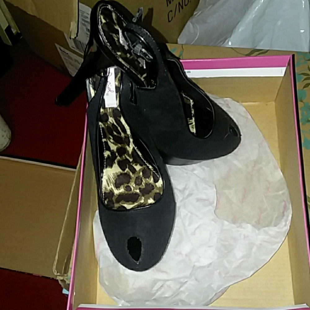 Ladies  fashion shoes and boots